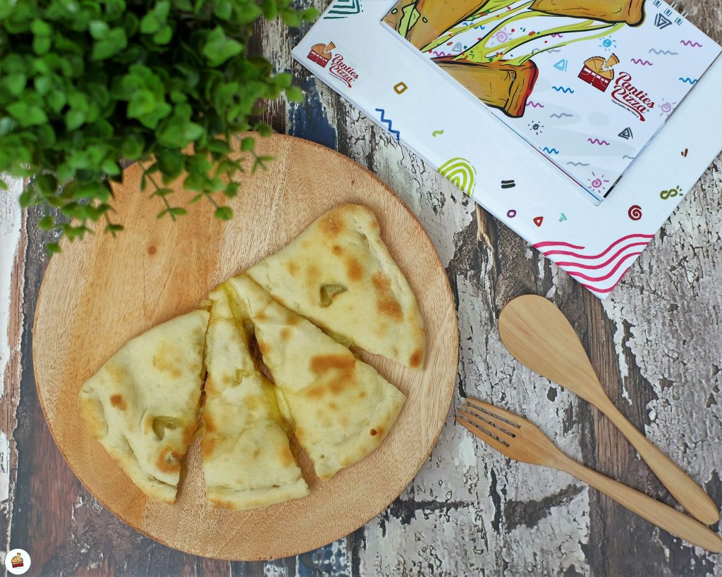 Lipatan Ditiap Irisannya Mengandung Mozzarella Yang Begitu Nikmat Penggugah Selera Mozzarela Terdapat Dalam Setiap Potongannya